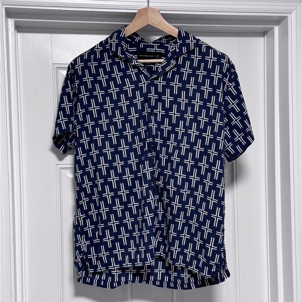 ABERCROMBIE & FITCH Relaxed Fit Camp Collar Geometric Cross SS Button Down